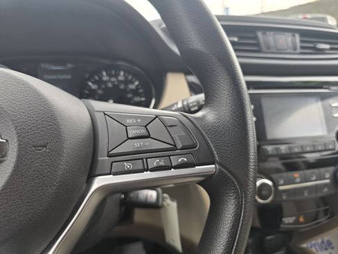 Used 2017 Nissan Rogue S w/ S Appearance Package AWD/4WD image 22