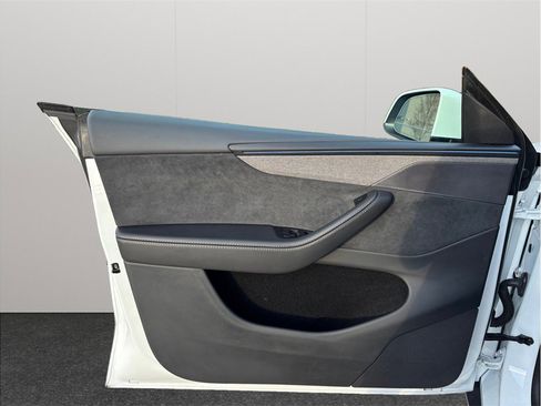 Used 2026 Tesla Model Y Long Range image 19