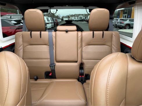 Used 2022 Jeep Wrangler Unlimited Sahara w/ Cold Weather Group image 31