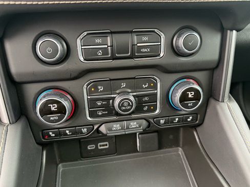 Used 2023 Chevrolet Tahoe Premier w/ Advanced Technology Package image 22