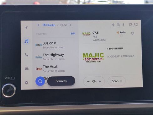 Used 2025 Toyota Camry SE image 19