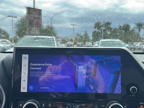 Certified 2024 Toyota Highlander XLE image 18