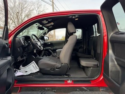 Used 2016 Toyota Tacoma TRD Sport image 21