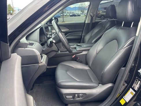 Used 2024 Toyota Grand Highlander XLE image 10