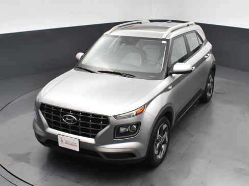 Used 2023 Hyundai Venue SEL image 21