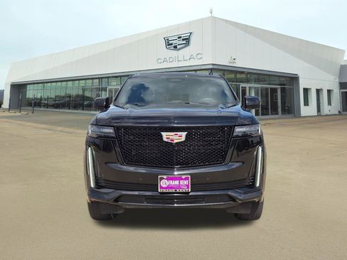 Used 2022 Cadillac Escalade ESV Sport Platinum AWD/4WD image 2