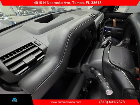 Used 2023 Land Rover Defender 90 X image 32