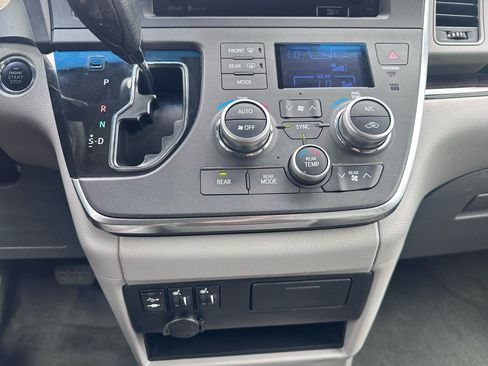 Used 2015 Toyota Sienna XLE w/ XLE Navigation Package FWD image 38