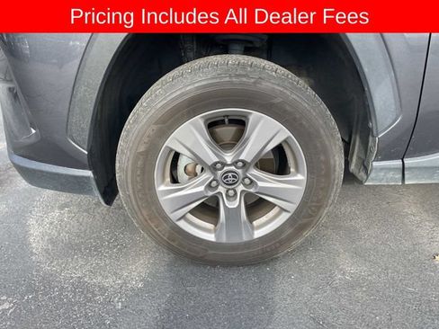 Used 2025 Toyota RAV4 XLE AWD/4WD image 2