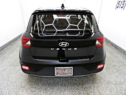 Used 2021 Hyundai Venue SE w/ Cargo Package FWD image 5