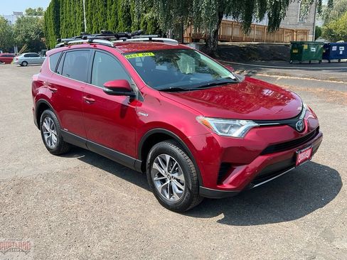 Used 2018 Toyota RAV4 LE AWD/4WD image 1