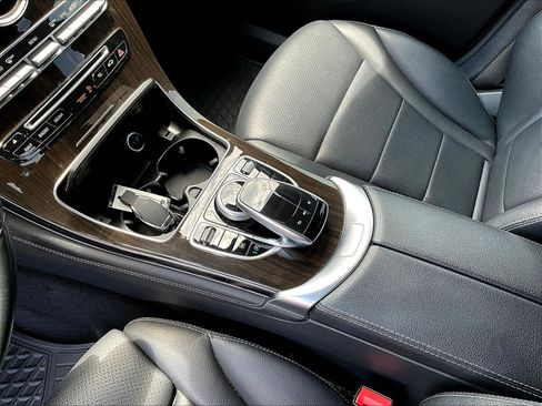 Used 2018 Mercedes-Benz GLC 300 4MATIC image 18