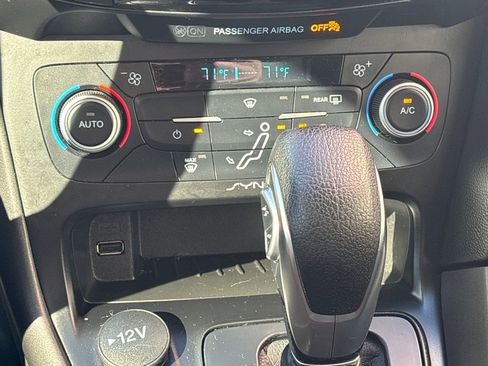 Used 2018 Ford Focus SEL image 12