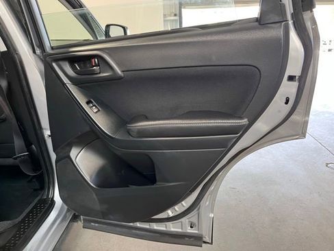 Used 2016 Subaru Forester 2.5i AWD/4WD image 15