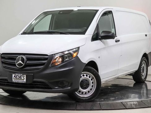 Used 2023 Mercedes-Benz Metris image 1