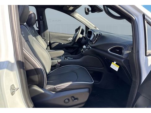 New 2026 Chrysler Pacifica Limited w/ S Appearance Package image 22