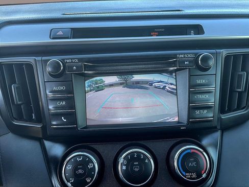 Used 2016 Toyota RAV4 LE AWD/4WD image 14