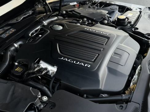 Used 2016 Jaguar F-TYPE R image 23