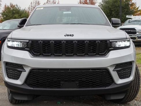 New 2025 Jeep Grand Cherokee Altitude image 5