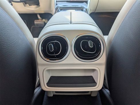 Used 2022 Mercedes-Benz C 300 Sedan image 4