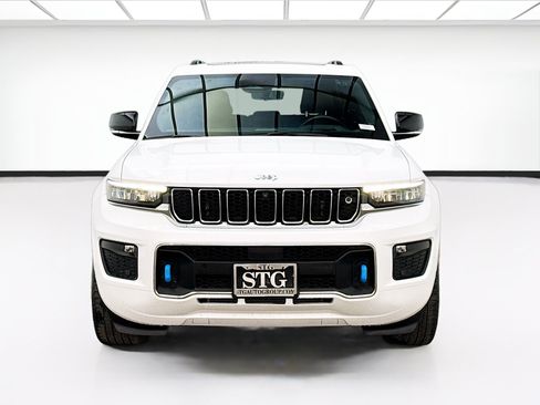 Used 2023 Jeep Grand Cherokee Overland w/ Advanced Protech Group III AWD/4WD image 2