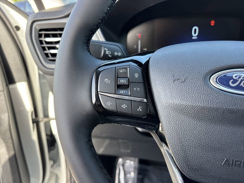 Used 2025 Ford Escape SE image 27