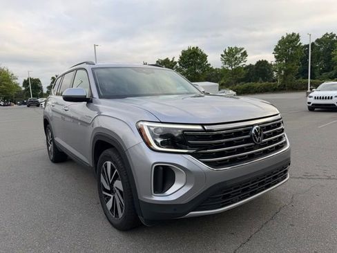 Certified 2025 Volkswagen Atlas SE FWD image 7