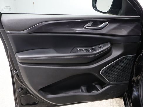 Used 2021 Jeep Grand Cherokee L Laredo image 12