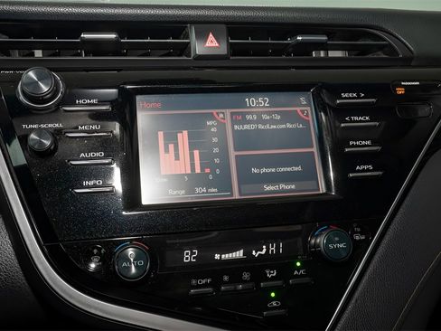 Used 2018 Toyota Camry XLE image 7