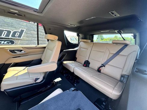 Used 2024 Chevrolet Tahoe Premier w/ Premium Package image 19