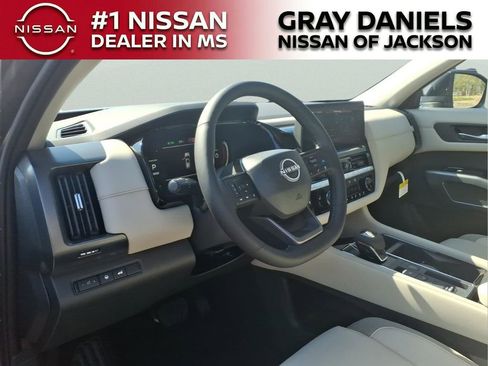 New 2026 Nissan Pathfinder SL image 10