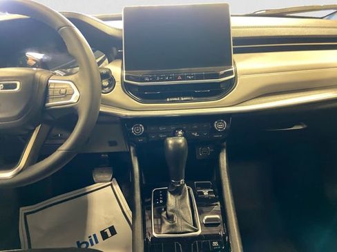 Used 2023 Jeep Compass Limited image 12