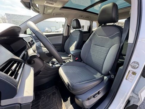 Certified 2023 Volkswagen Taos SE w/ Panoramic Sunroof Package image 28