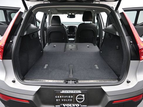 Used 2025 Volvo XC40 B5 Plus AWD/4WD image 17