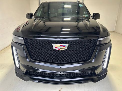 Used 2023 Cadillac Escalade ESV V AWD/4WD image 9