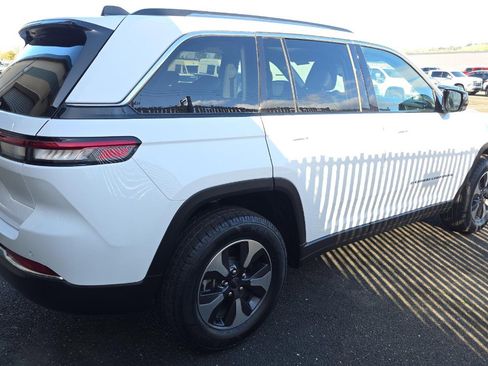 Used 2023 Jeep Grand Cherokee 4WD 4xe image 4
