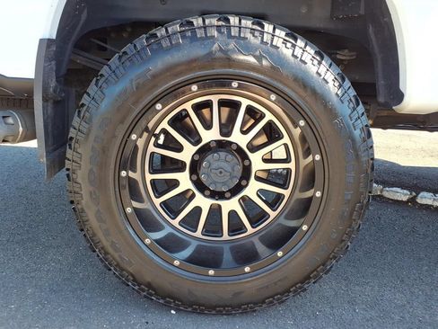 Used 2021 Ford F350 Platinum w/ FX4 Off-Road Package AWD/4WD image 24