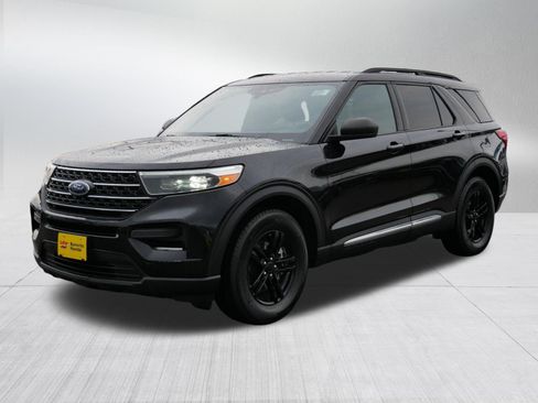 Used 2020 Ford Explorer XLT w/ Comfort Package AWD/4WD image 3