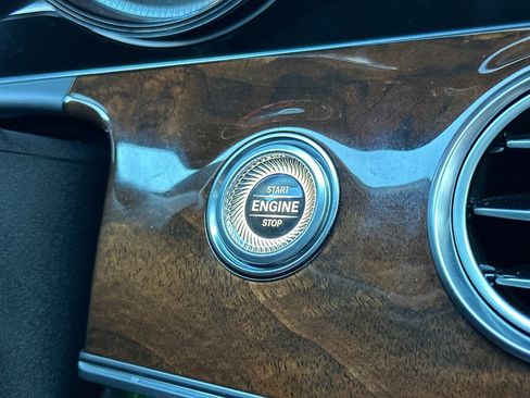 Used 2017 Mercedes-Benz E 300 image 35