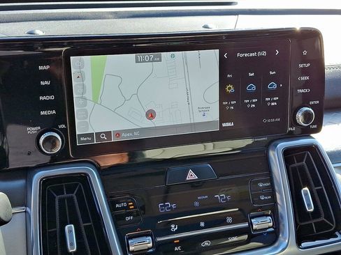 Used 2023 Kia Sorento SX image 19