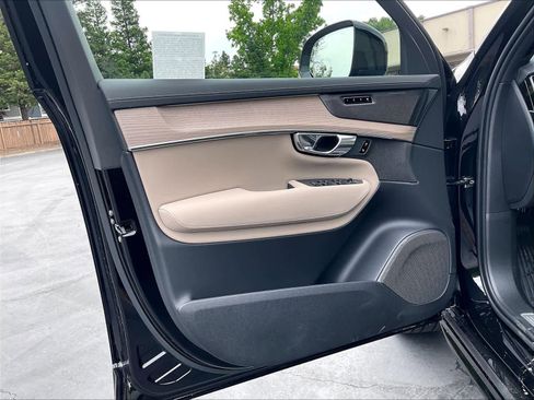 New 2026 Volvo XC90 T8 Ultra w/ Protection Package image 24