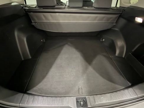Used 2025 Toyota RAV4 XLE AWD/4WD image 21