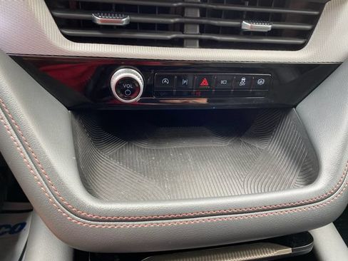 Used 2025 Ford Explorer Active w/ Active Comfort Package RWD image 21