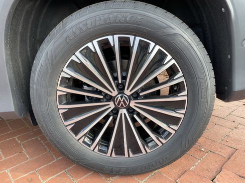 New 2026 Volkswagen Tiguan S FWD image 8