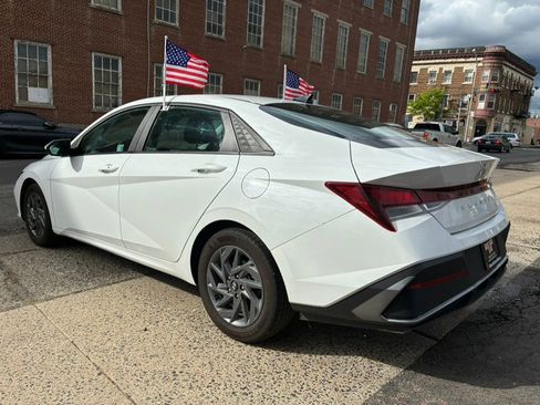 Used 2024 Hyundai Elantra SEL FWD image 4