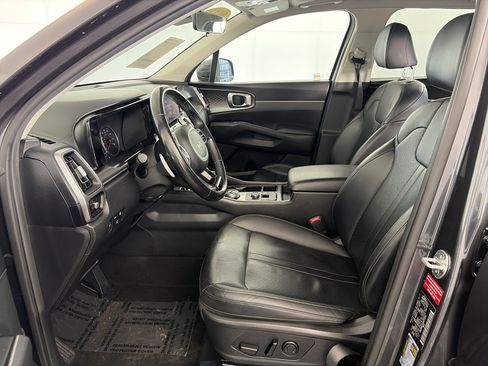 Certified 2022 Kia Sorento EX w/ Panoramic Sunroof Package image 11
