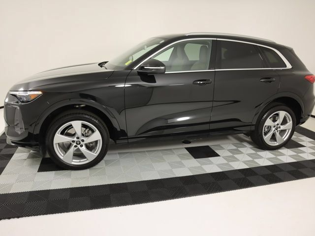 Certified 2025 Audi Q5 Premium w/ Premium Plus AWD/4WD image 2