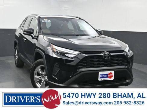 Used 2022 Toyota RAV4 XLE image 1