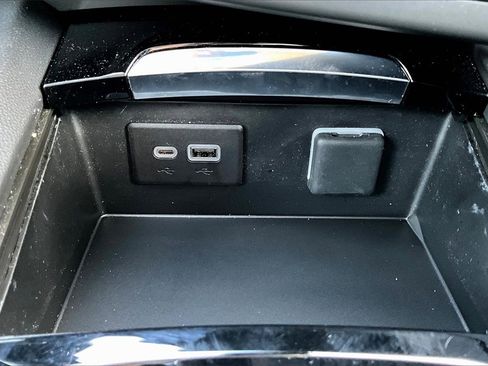 Used 2023 Buick Envision Essence image 32