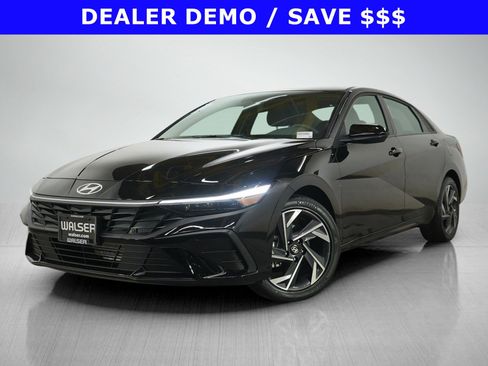 Used 2025 Hyundai Elantra Sport FWD image 1